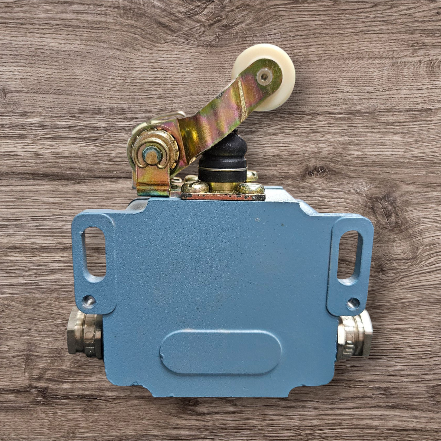 Crouzet Limit Switch 83708 Plunger Roller