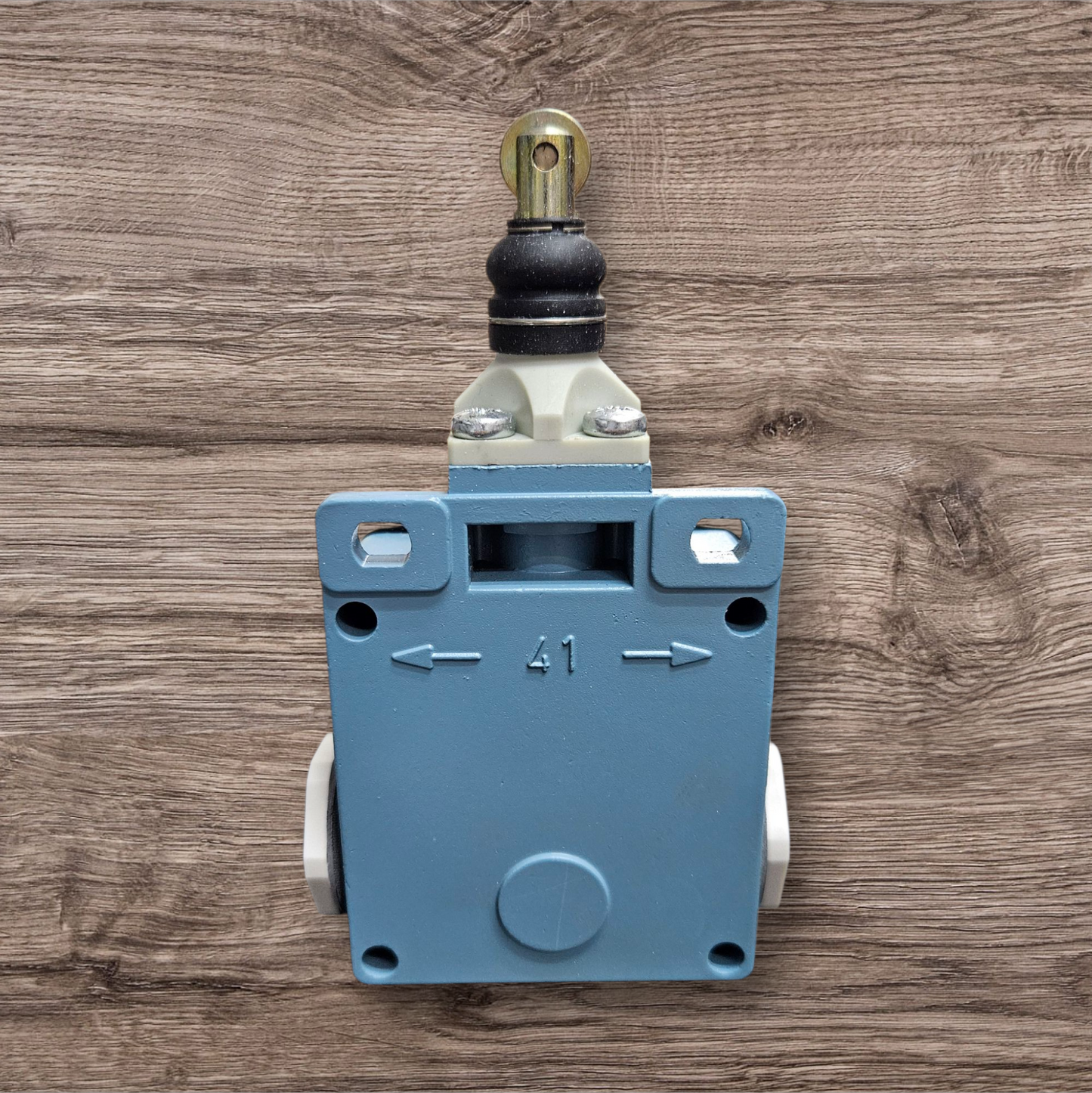 Crouzet Limit Switch 838450 Steel roller plunger