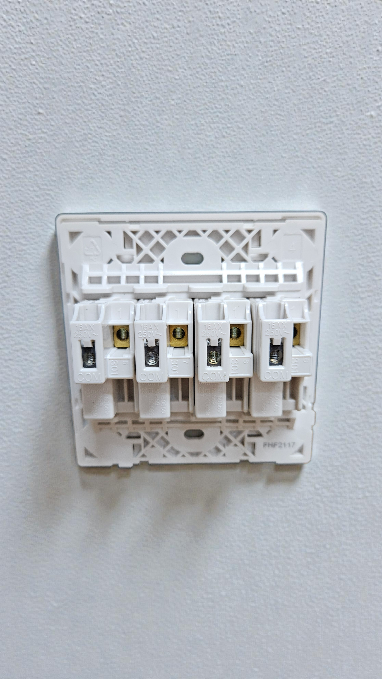 Honeywell R4784W1WHI 16AX 4G 1W Wide Rocker Switch