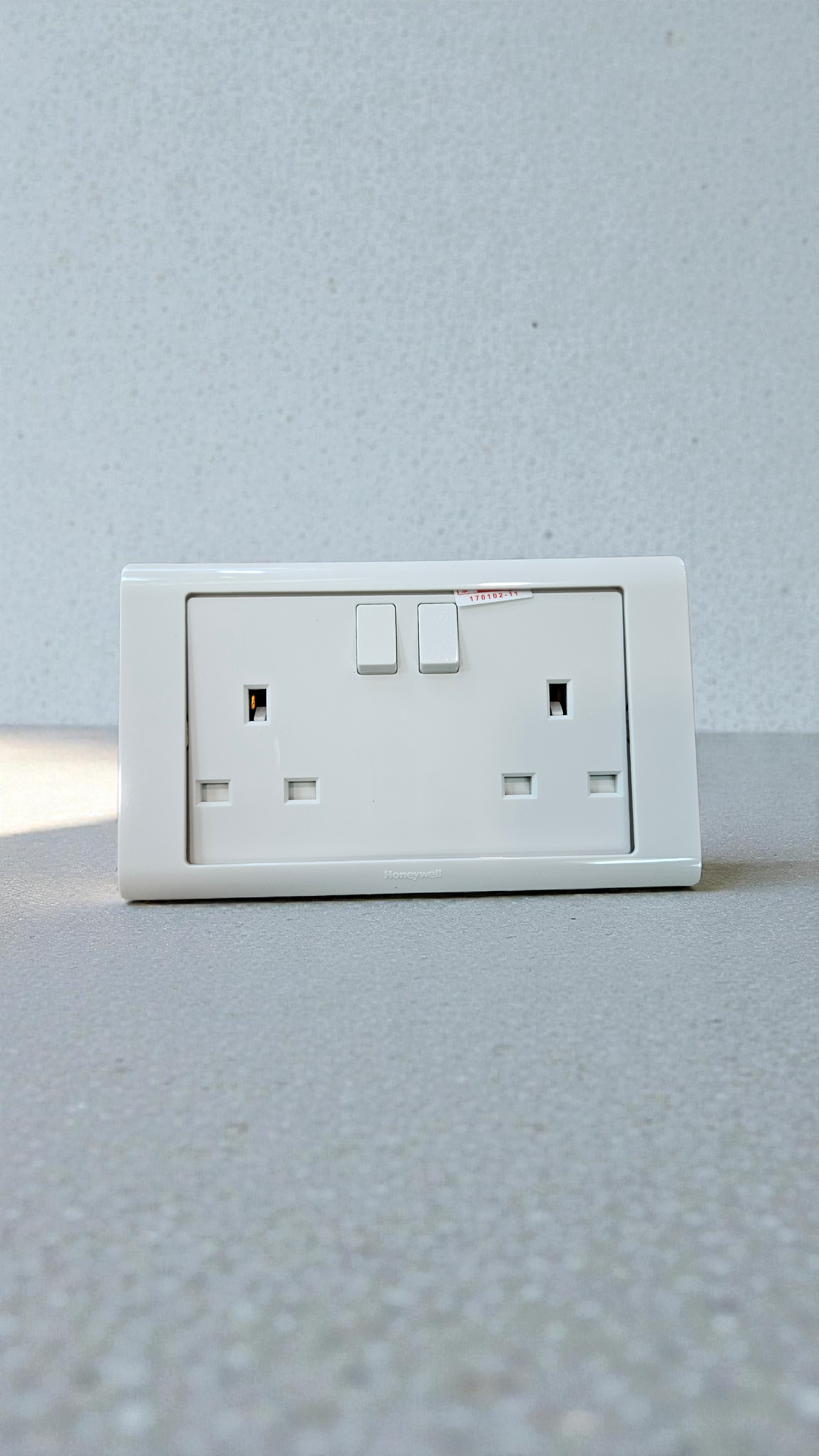 Honeywell MK 2 Gang Socket, R2747WHI 2x13A