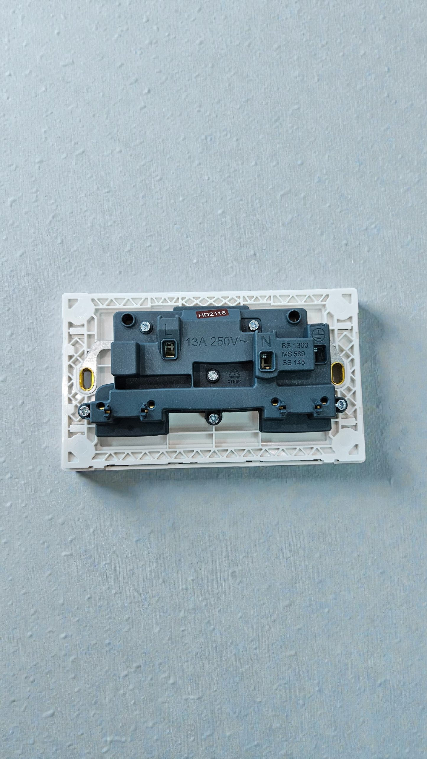 Honeywell MK 2 Gang Socket, R2747WHI 2x13A