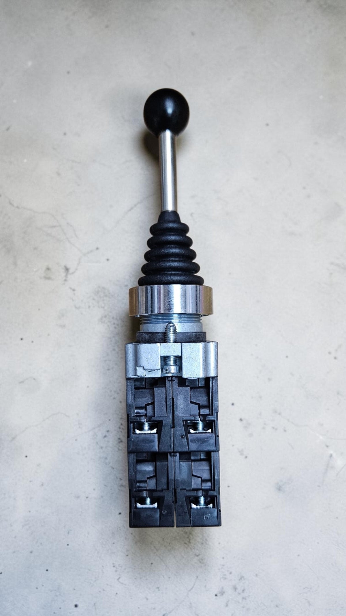 Schneider Joystick Controller XD2PA24CR, 22mm, 4 Postion, 4NO, Spring Return