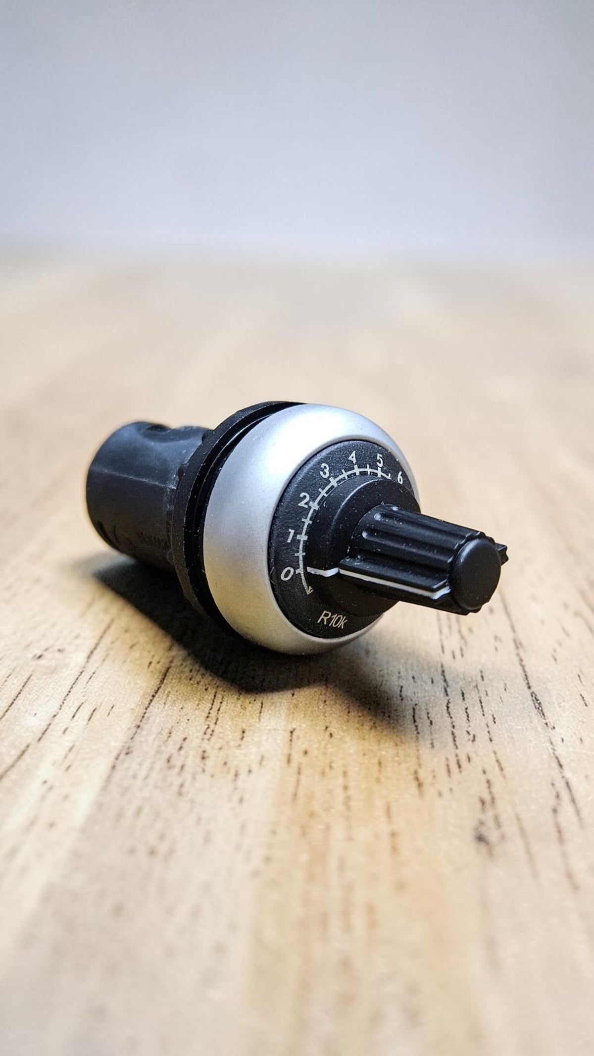 Eaton M22-R10K Potentiometer, 0.5W, 10k