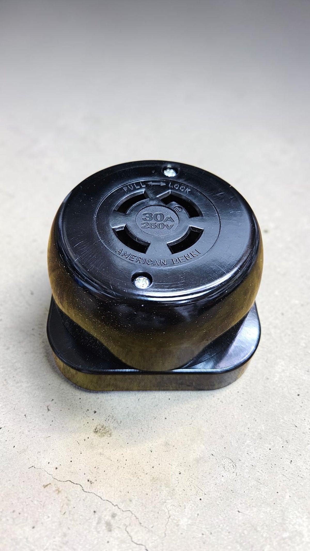 American Denki, 4321, 3 Pole, 4 Wire, Grounding at 30A, 250VAC, Surface Receptacle