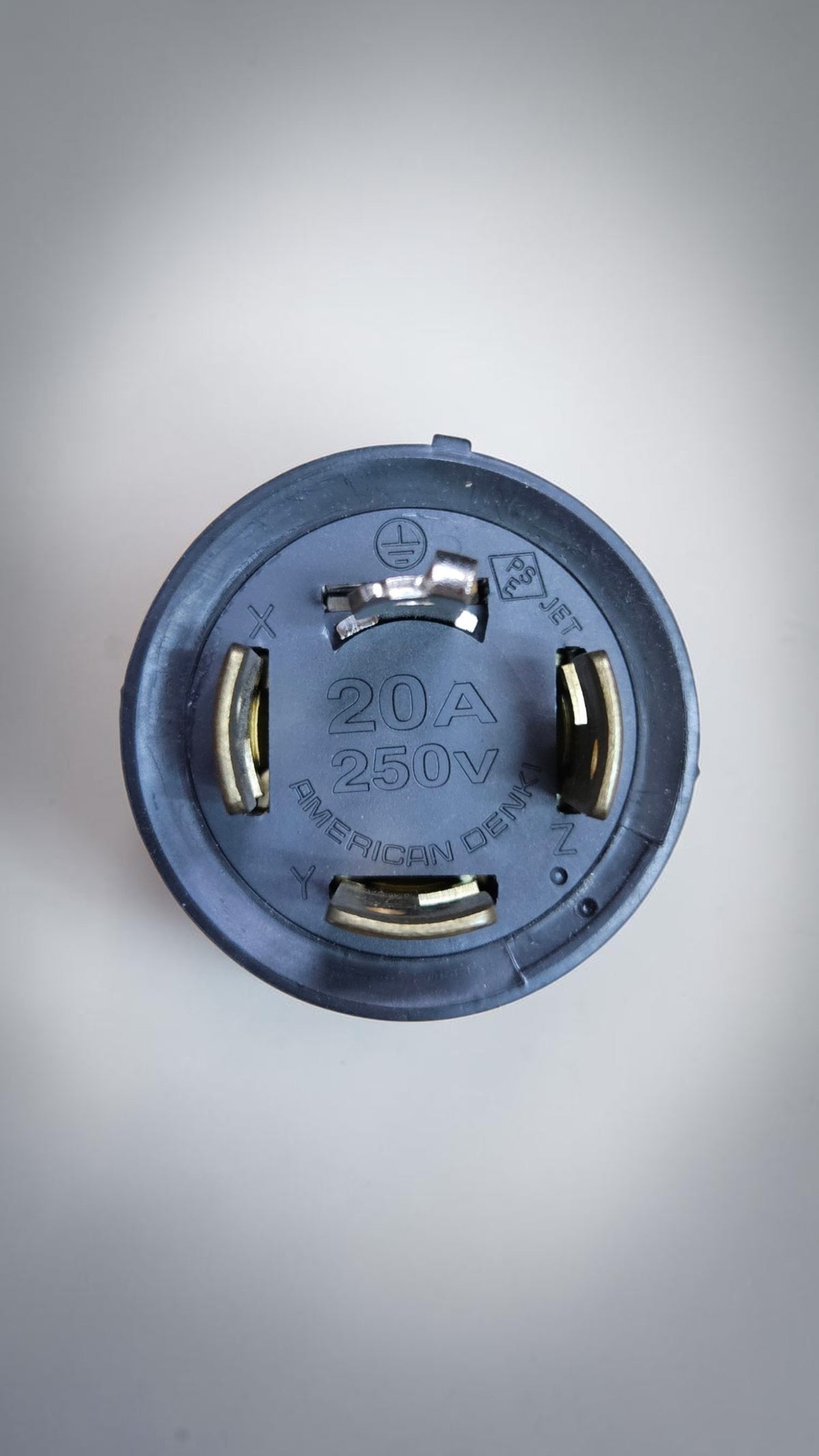 American Denki, 4222R, 3 Pole, 4 Wire, Grounding 20A, 250V Plug (Rubber Housing)