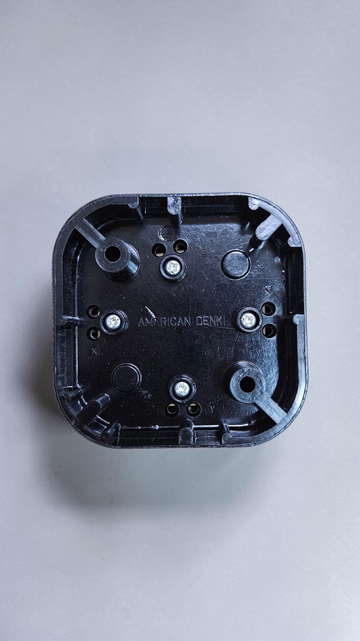 American Denki 4221, 3 Pole, 4 Wire, Grounding at 20A, 250VAC, Surface Receptacle