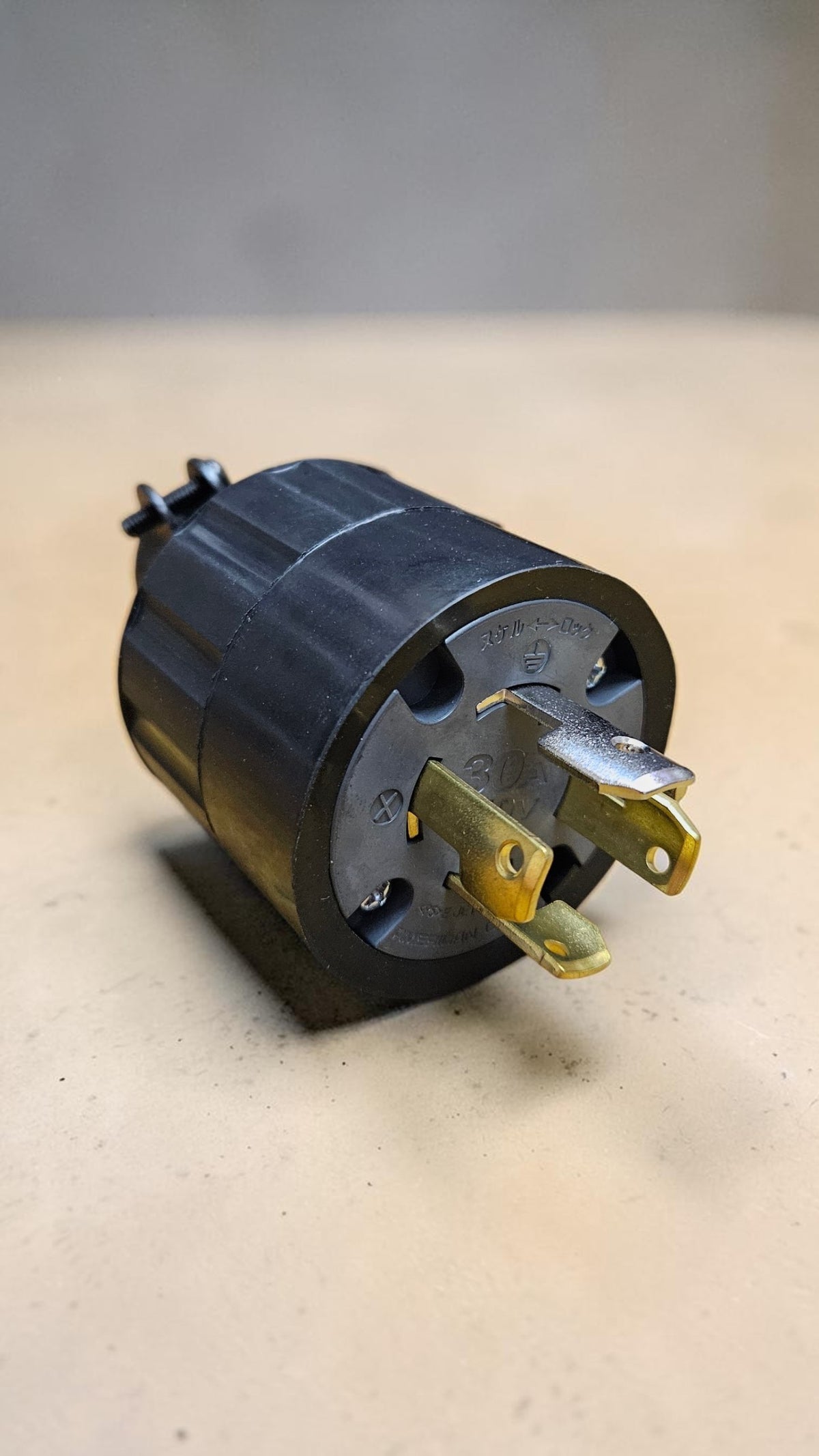 American Denki 4322R, 3 Pole, 4 Wire, Grounding 30A, 250V Plug (Rubber Housing)