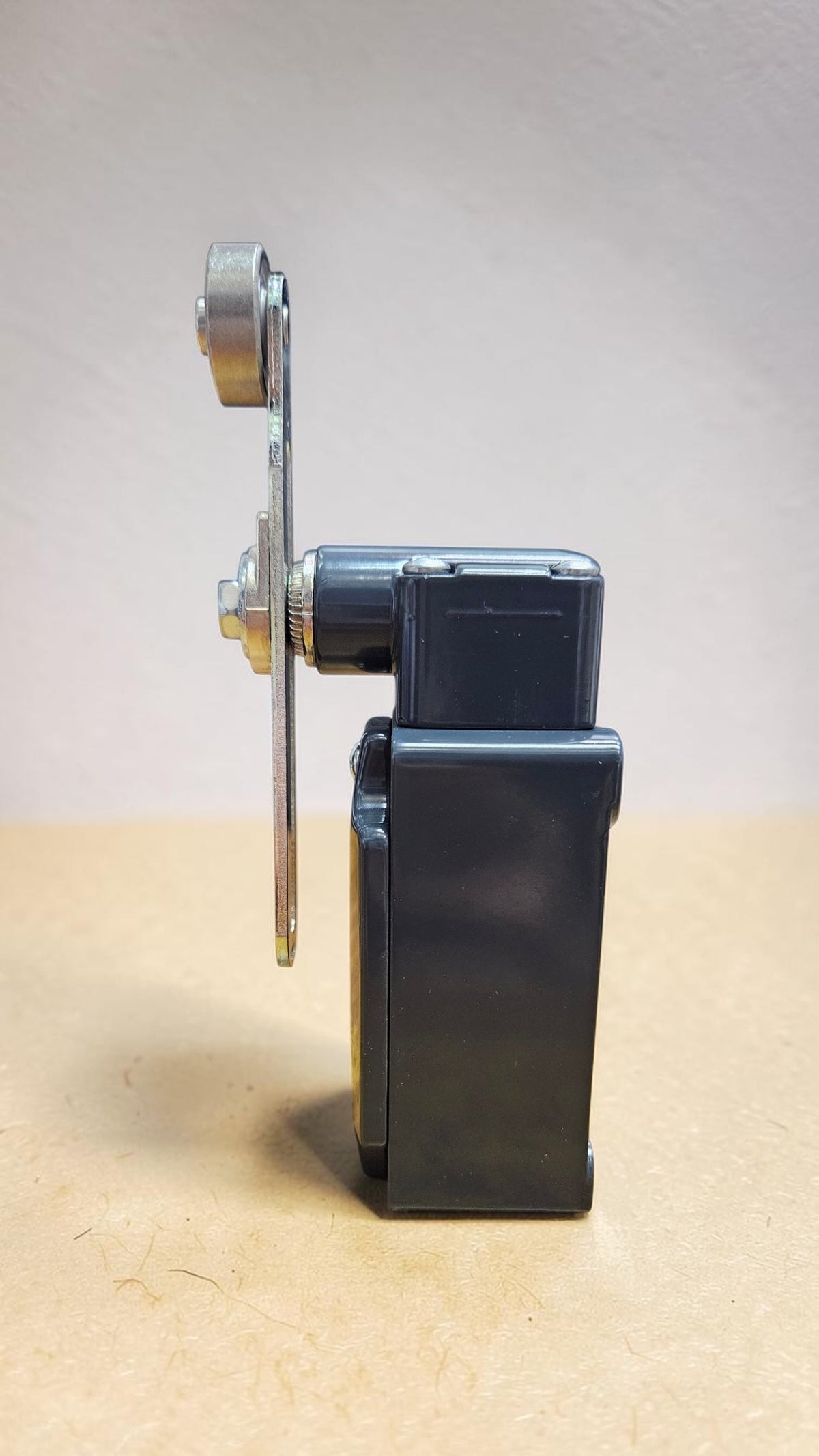 Pizzato Limit Switch FD535-M2R24 Position Switch With Adjustable Roller Lever