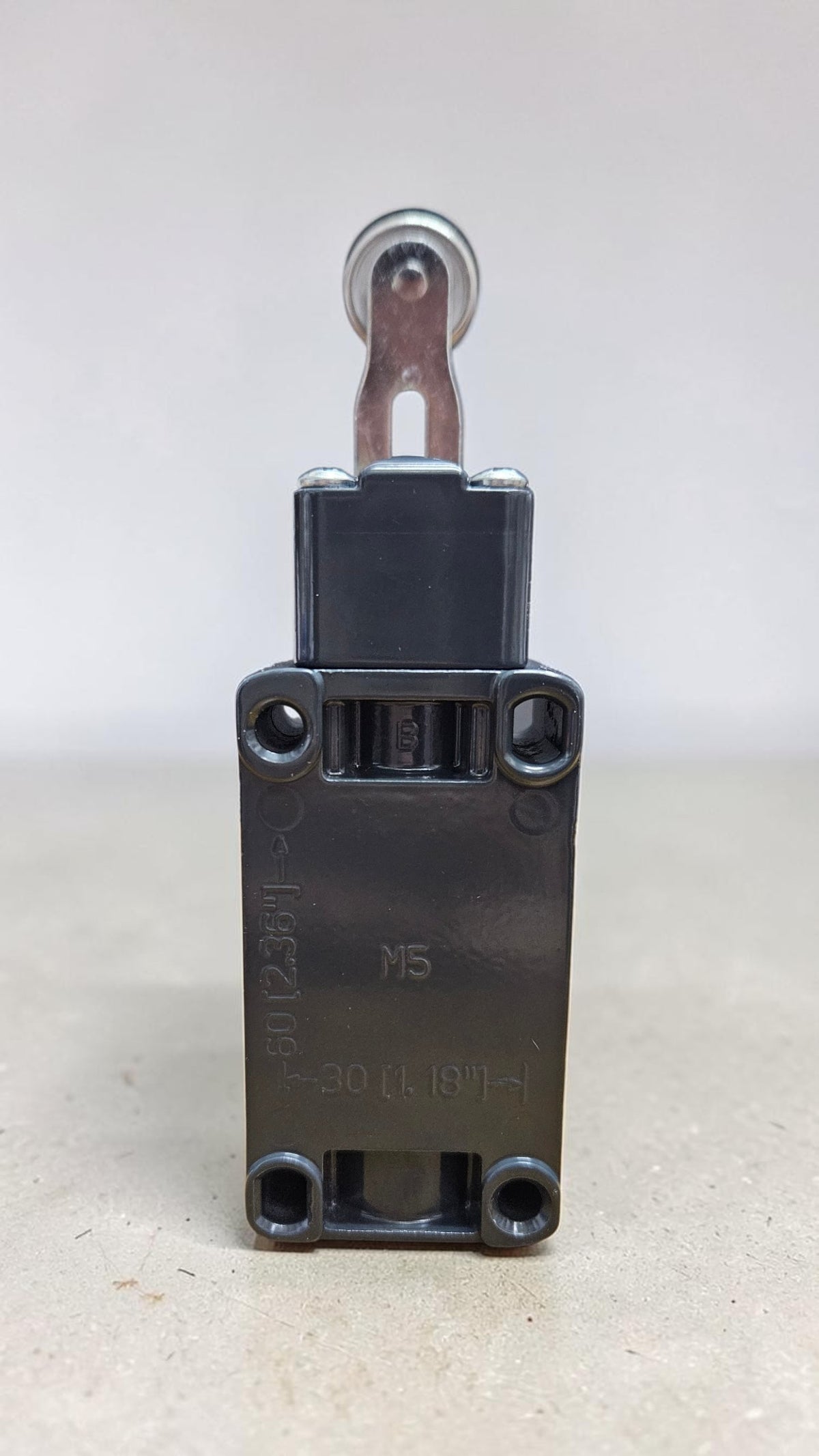 Pizzato Limit Switch FD535-M2R24 Position Switch With Adjustable Roller Lever
