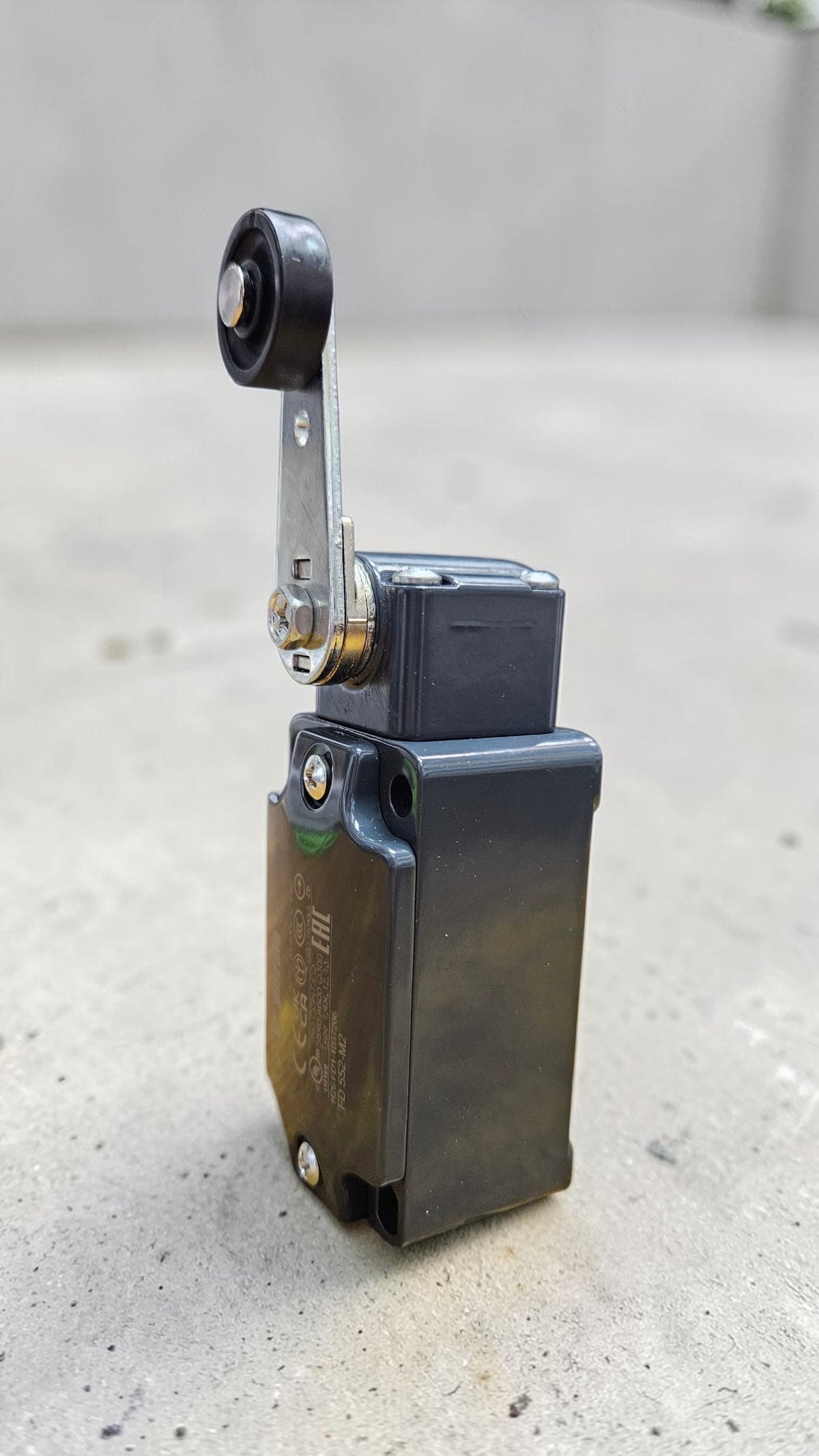 Pizzato Limit Switch FD552-M2 Position Switch With Roller Lever, Protection Degree IP67