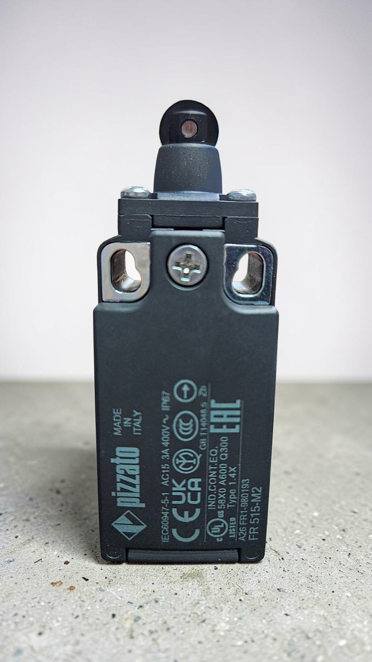 Pizzato Mini Limit Switch FR515-M2, Roller Piston Plunger, 1NO+1NC, Snap Action, IP67
