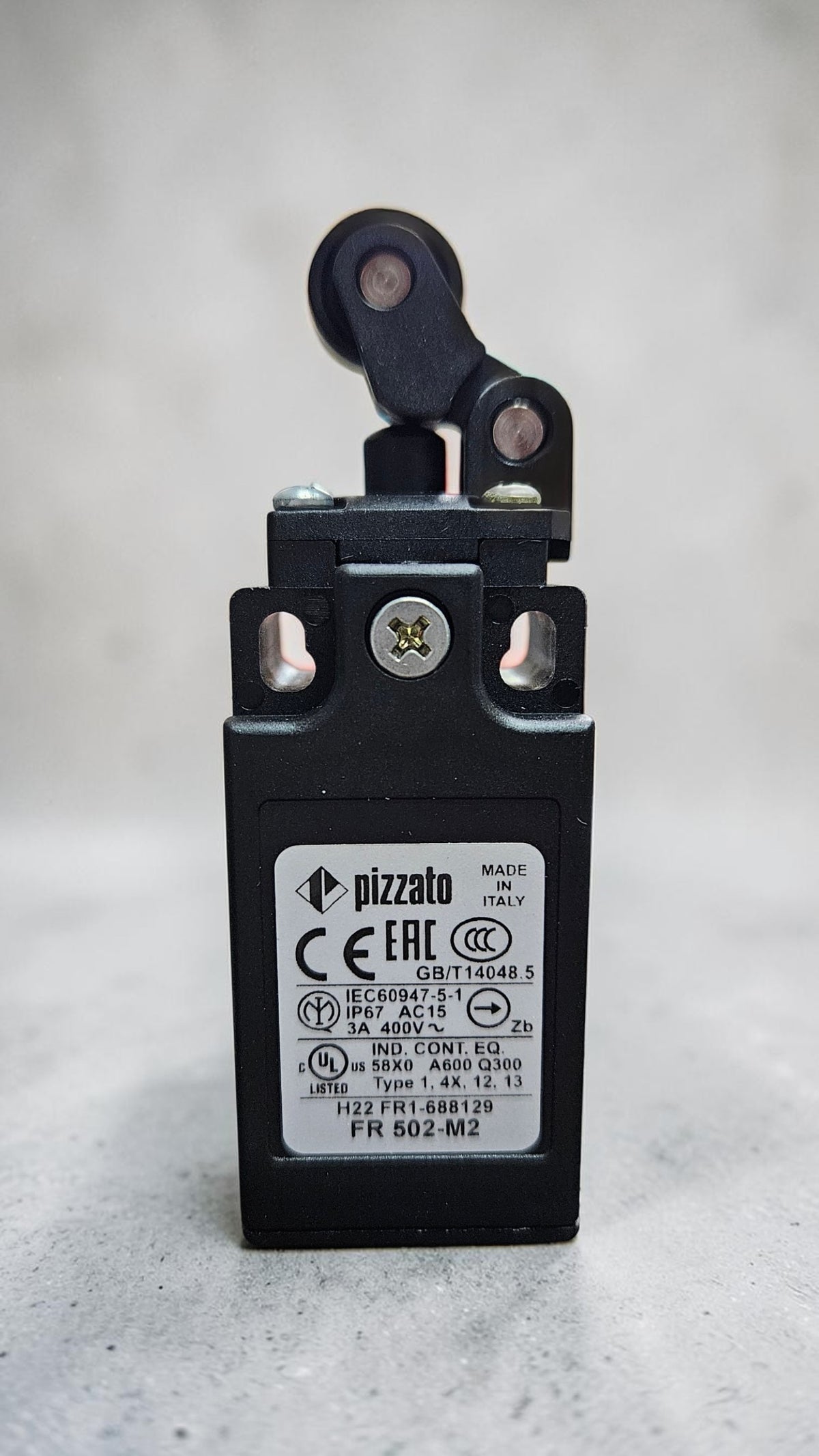 Pizzato Limit Switch, FR502-M2, Limit Switch With One Way Roller, Protection Degree IP67