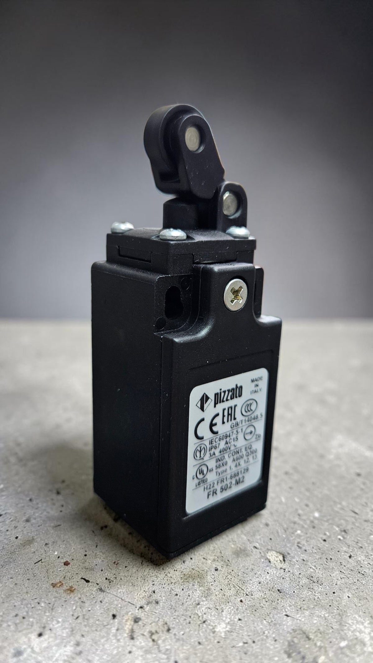 Pizzato Limit Switch, FR502-M2, Limit Switch With One Way Roller, Protection Degree IP67