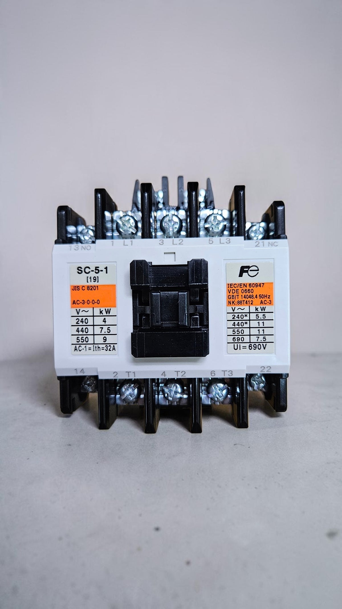 Fuji Magnetic Contactor, SC-5-1, 200-260VAC, 32A, 11kW