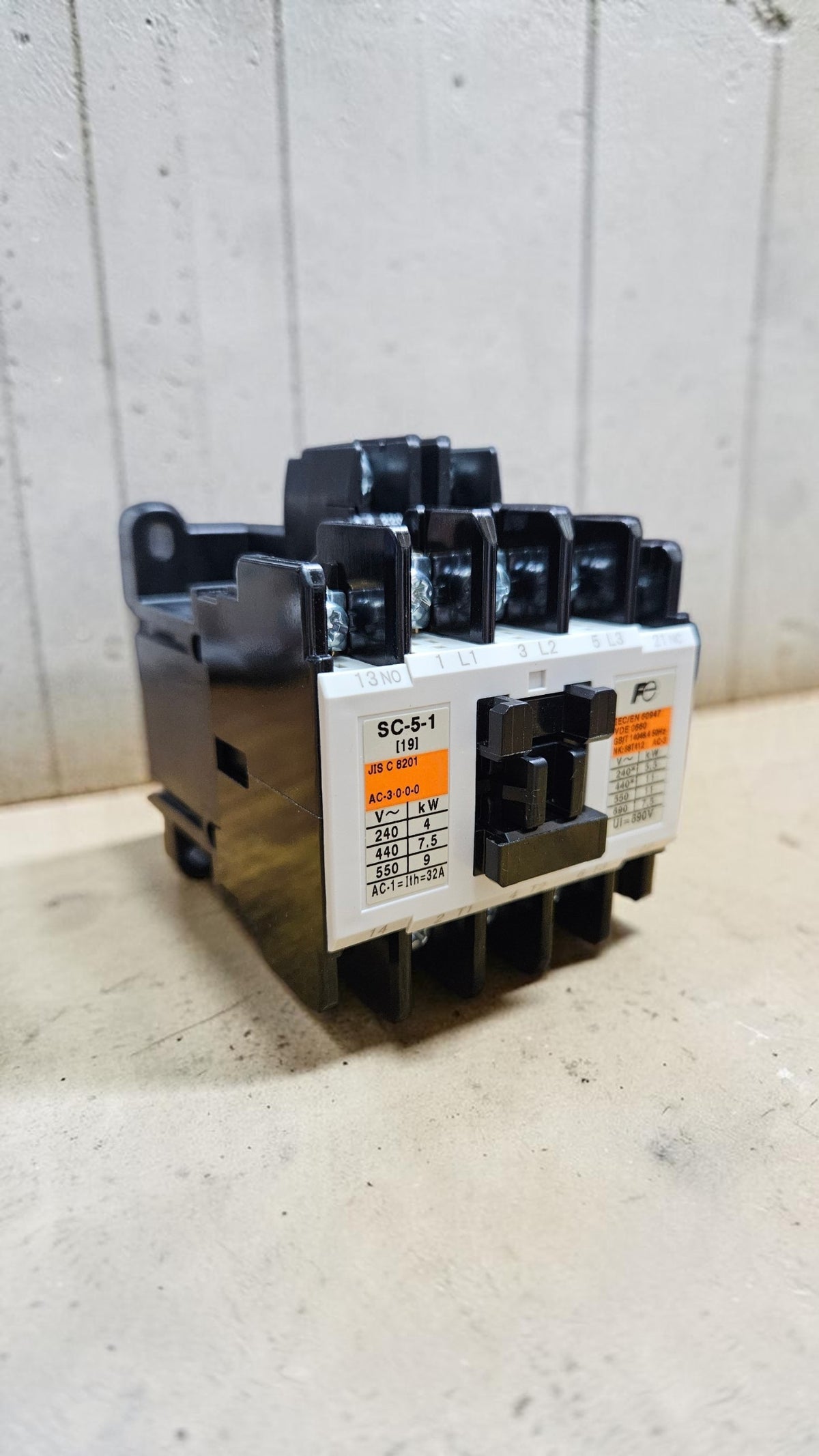 Fuji Magnetic Contactor, SC-5-1, 200-260VAC, 32A, 11kW